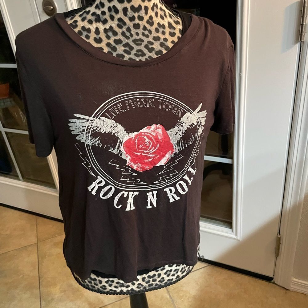 Live to be spoiled retro rock tee size small